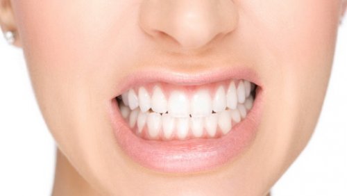 Ranger os dentes pode levar a dor facial
